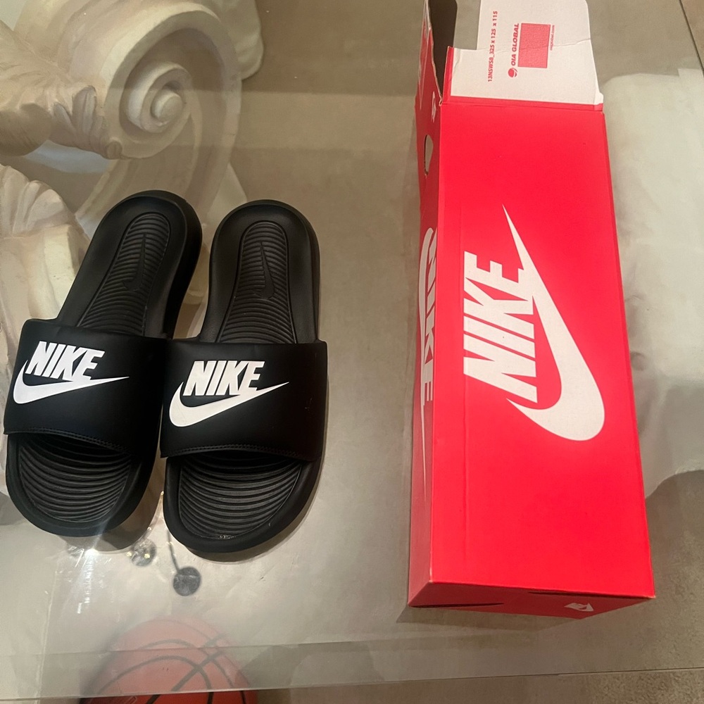 Nike Red and White Shoe Box - Picture 4 of 4